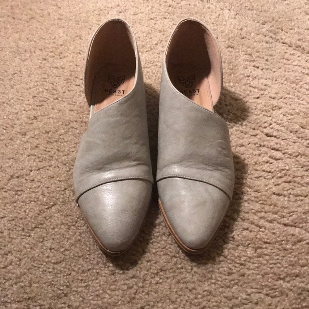 BEAST side cut out flats Like New!!!